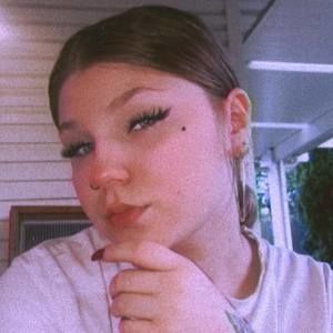 Meet your Posher, Chloe